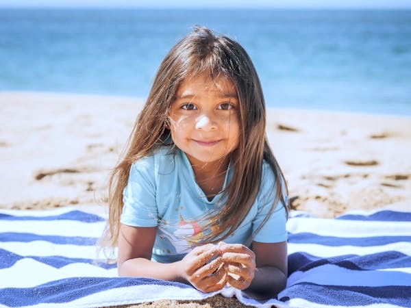 Meisje op het strand